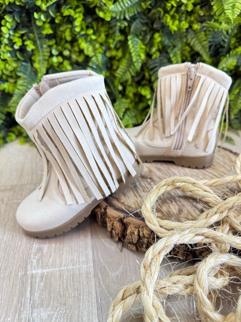 Bota Infantil Off White Bege Claro Cowgirl Franjas Camurça