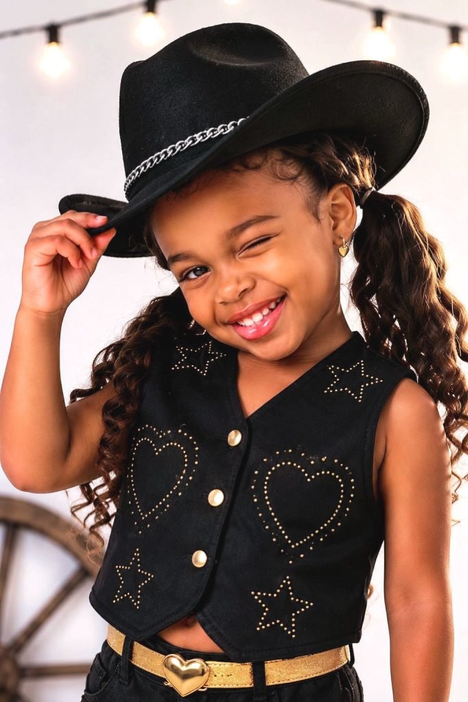 Conjunto Infantil Sarja Preto Colete e Short C/ Cinto Boiadeira Country