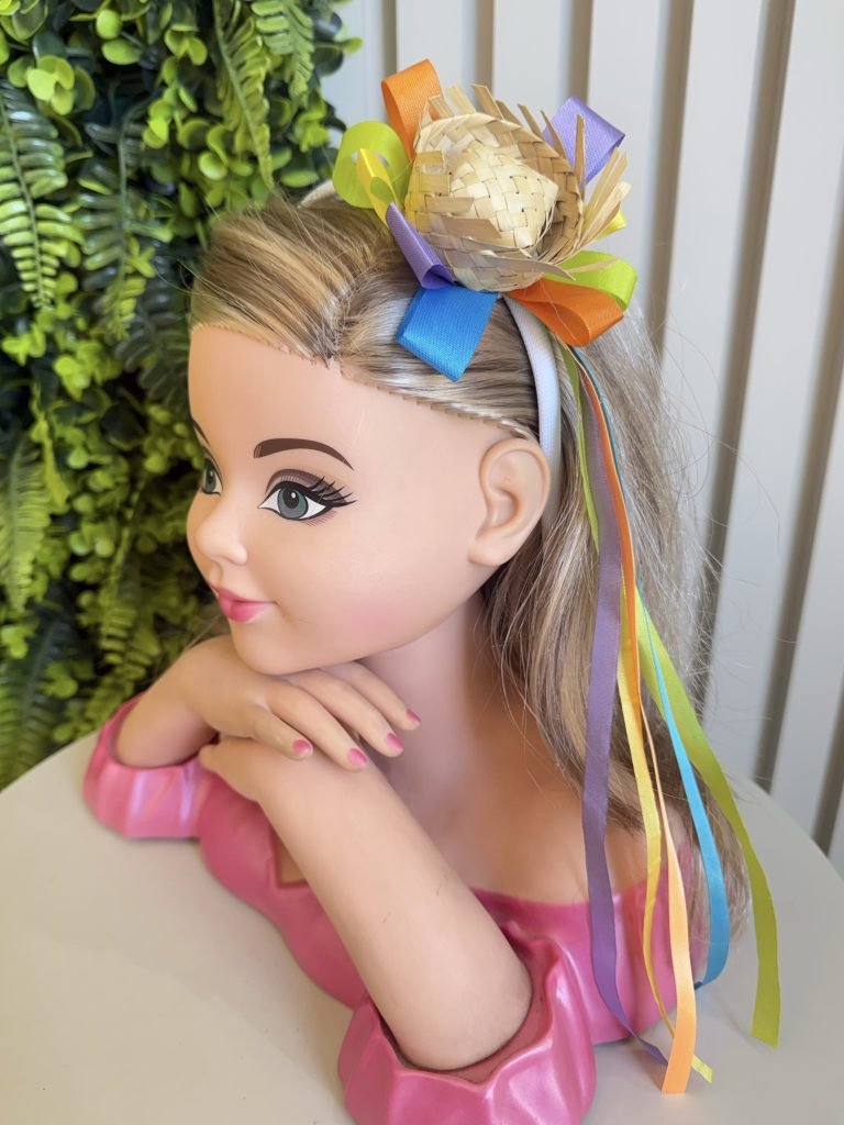 Tiara Junina Infantil Branca com Chapéu de Palha com fitas coloridas